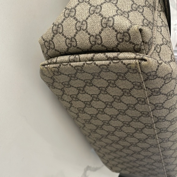 Authentic Gucci diaper bag.  Great used condition - Picture 3 of 7